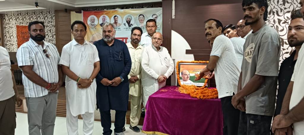 Khanna Pays Tributes on Dr Syama Prasad Mukherjees Death Anniversary